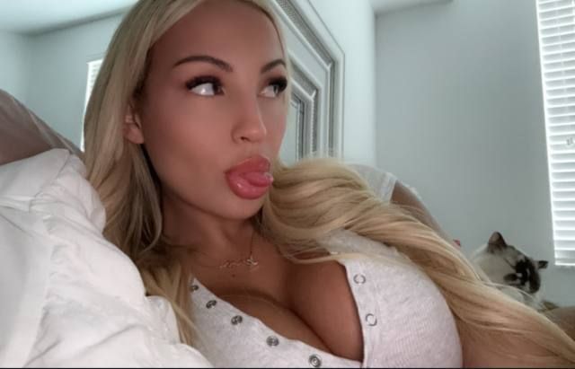 I’m available for hookup - Image 3